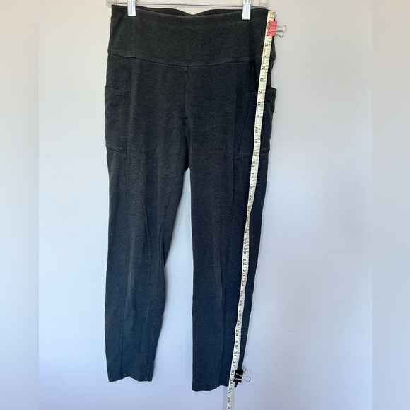 Black Leggings with Pockets - Picture 3 of 5